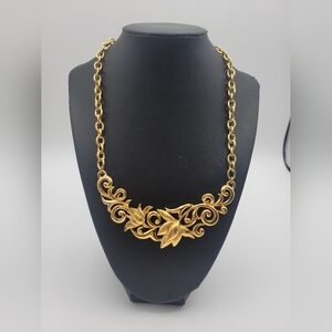 Vintage Gold tone Flower Unmarked Choker Necklace Size 20 in